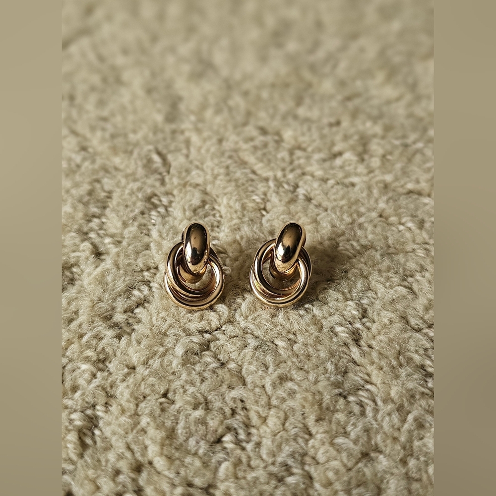 Elegant Gold Knot Earrings